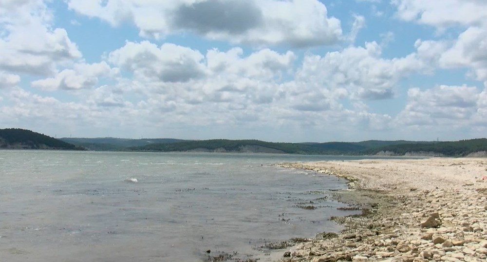 Arnavutköy'de mahallelinin balık kokulu su isyanı - 2