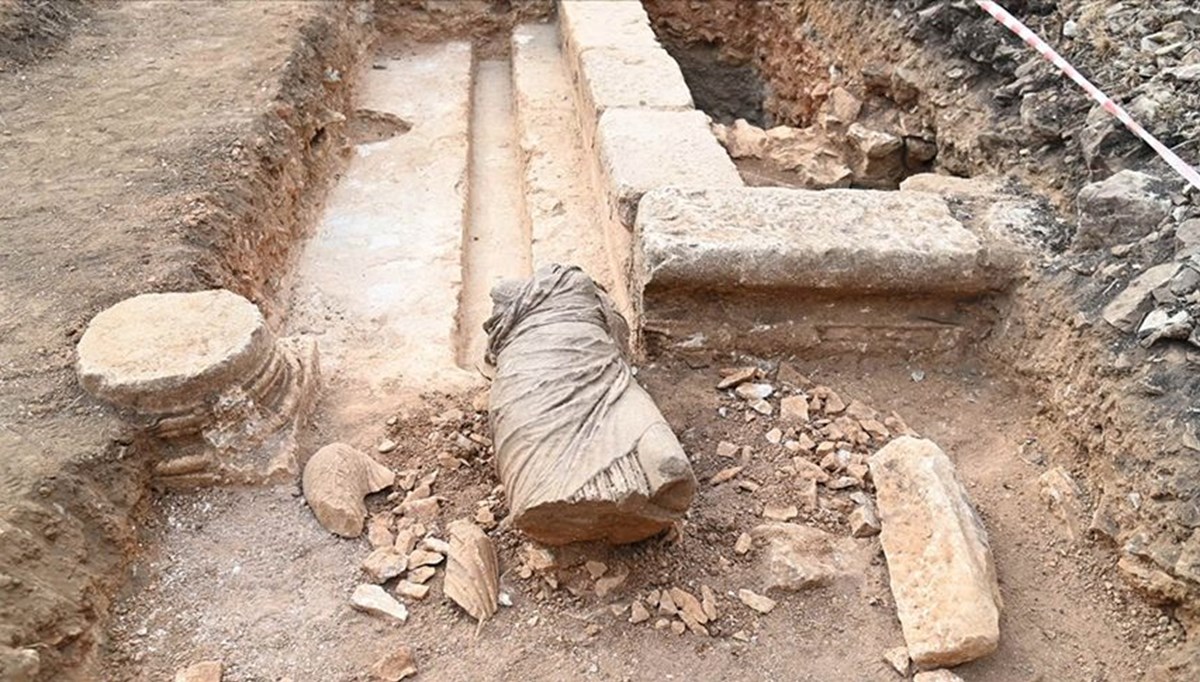 Mersin'deki Anemurium Antik Kenti'nde Roma Dönemi kadın heykeli bulundu