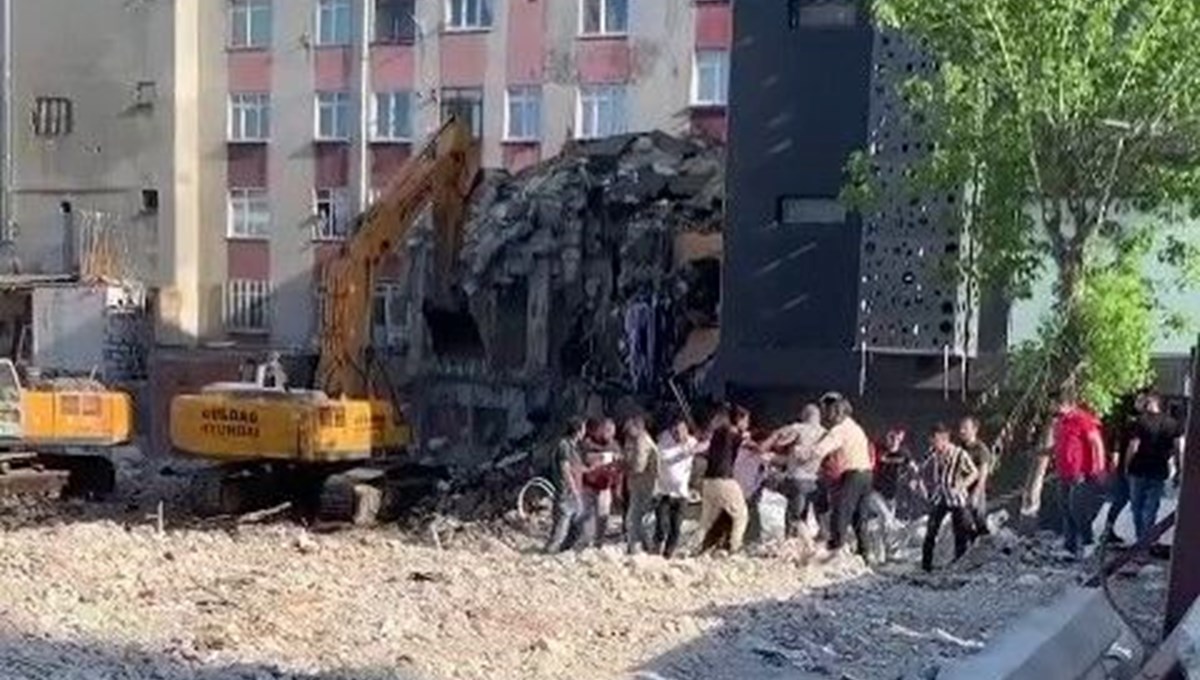 İstanbul'da yanlış yıkım sonrası arbede yaşandı İstanbul'da yanlış yıkım sonrası arbede yaşandı