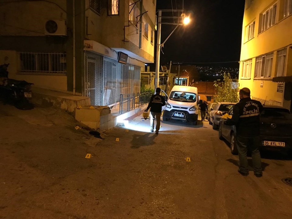 İzmir'de 'küfürleşme' kavgası: 1 ölü, 4 yaralı - 1