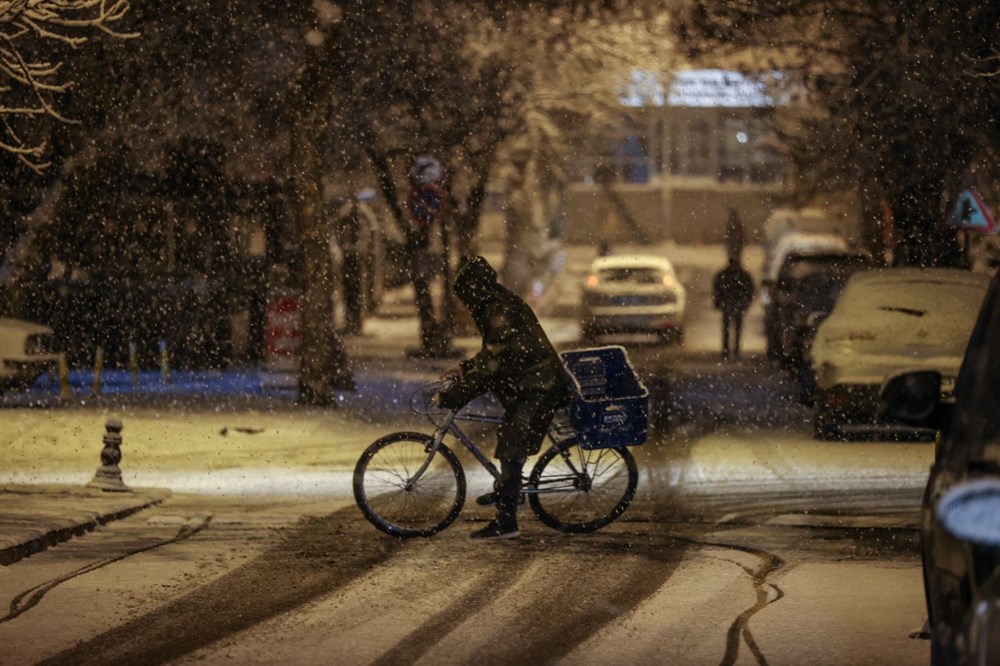 Ankara beyaza büründü: Halay çekerek kutladılar - 6