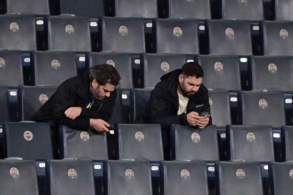 Maç sonu Kadıköy karıştı: 90+4'teki şokun ardından taraftarlar basın tribününe girdi - 6