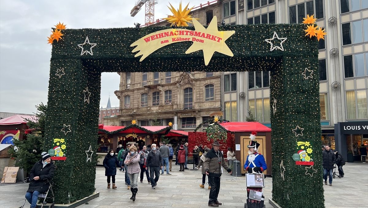 Almanya'da Covid-19 salgınına rağmen geleneksel Noel pazarları kuruldu