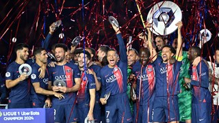 Ligue 1'de şampiyon PSG kupasını kaldırdı
