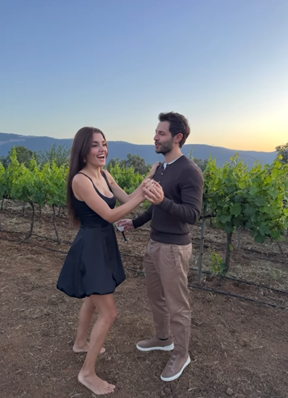 Hande Erçel ile Hakan Sabancı, ikinci yıl dönümlerini kutladı - 4