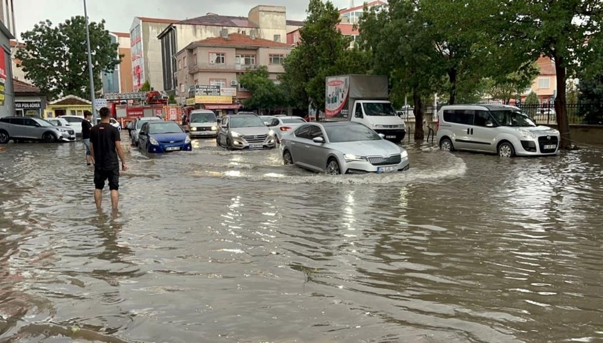 Yozgat sağanak yağış etkili oldu: Yollar göle döndü