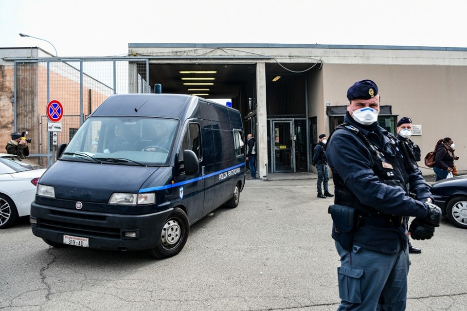 İtalya'da cezaevinde corona virüs isyanı: 6 ölü - 1