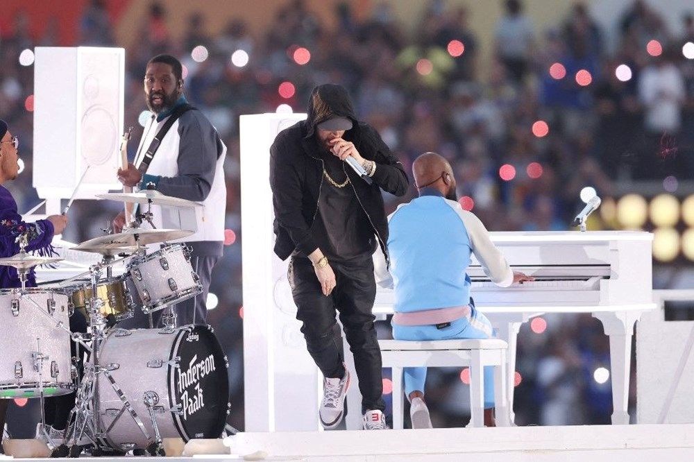 Super Bowl devre arası şovunda diz çöken Eminem'e NFL'den yanıt - 7