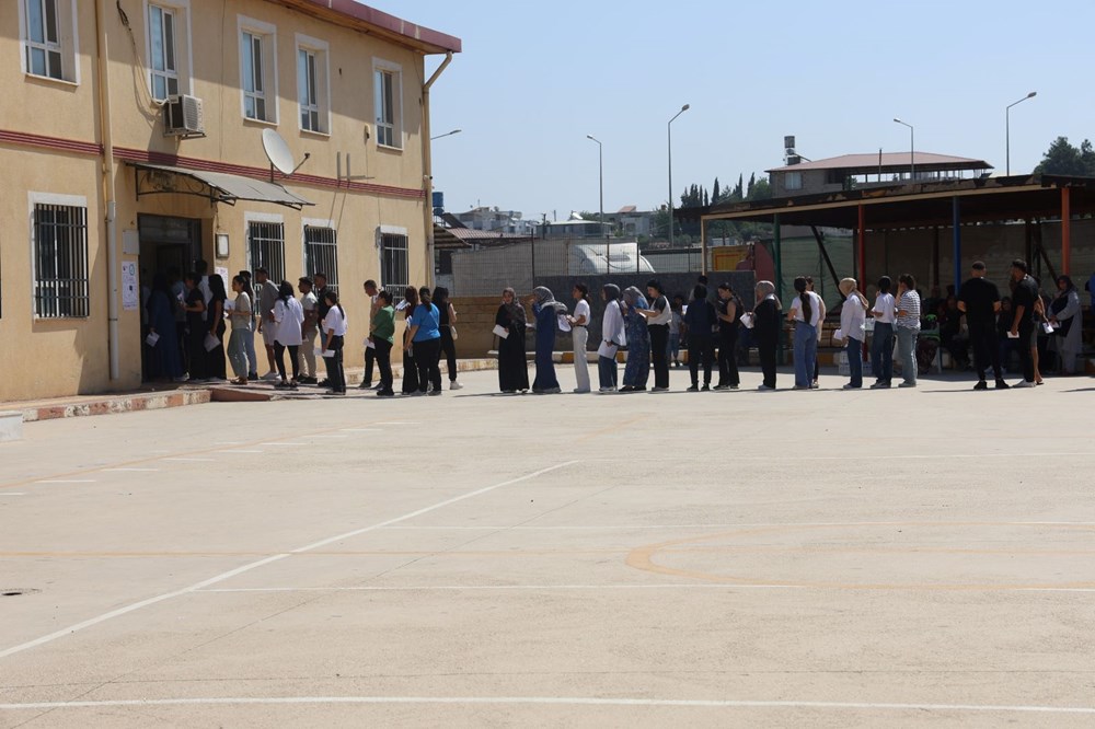 El ele girdikleri sınav merkezinde üniversite hayali için ter döktüler - 3