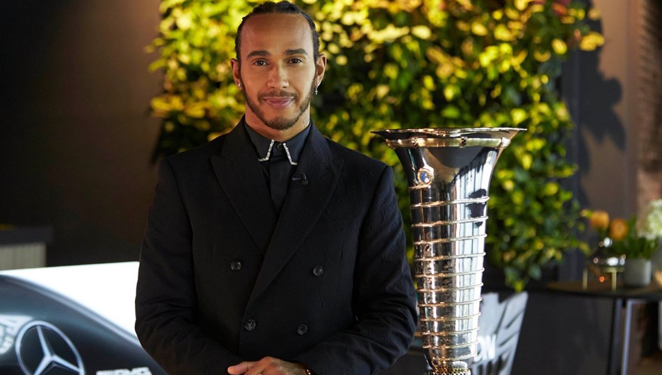 F1 Şampiyonu Lewis Hamilton’a şövalye unvanı verildi