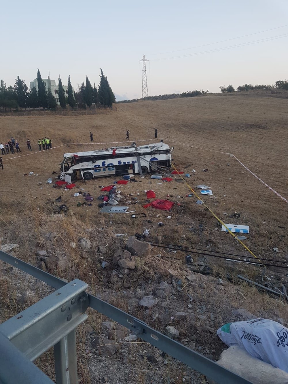 Balıkesir'de yolcu otobüsü devrildi: 14 kişi hayatını kaybetti - 7