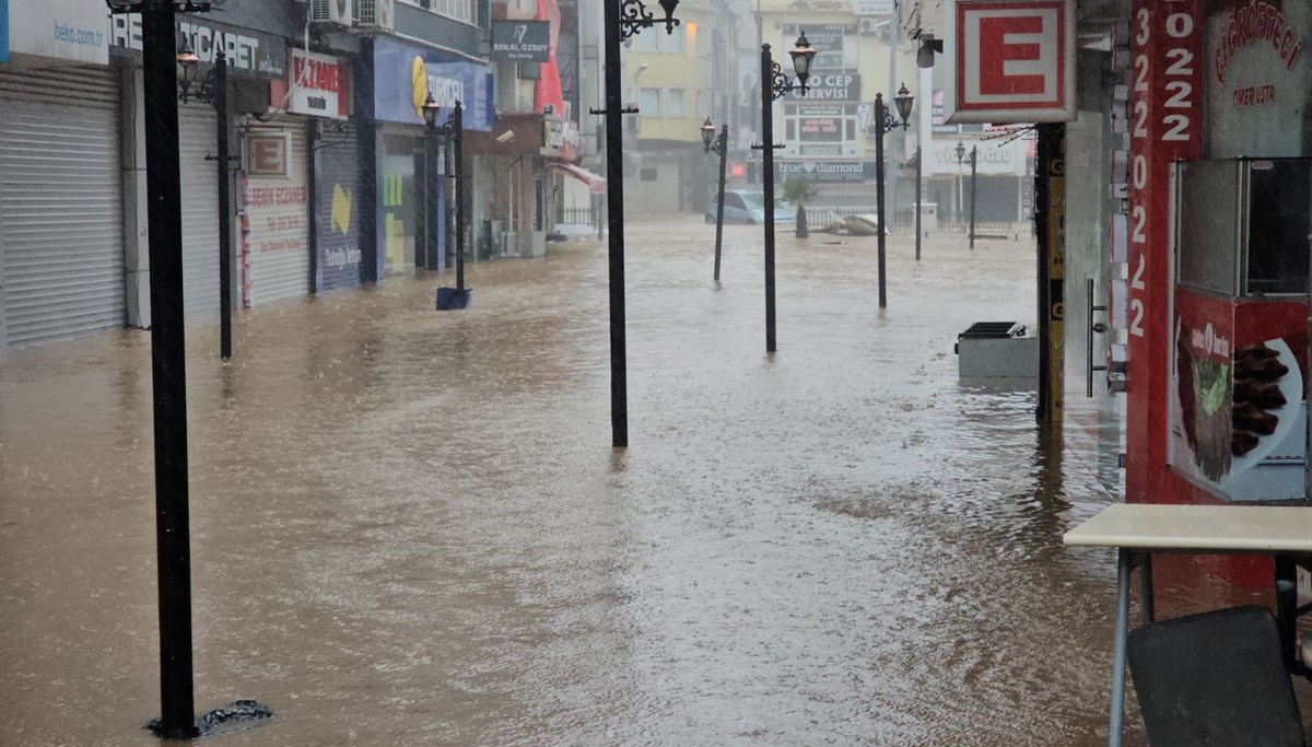 Zonguldak’ta fırtına nedeniyle okullar tatil edildi