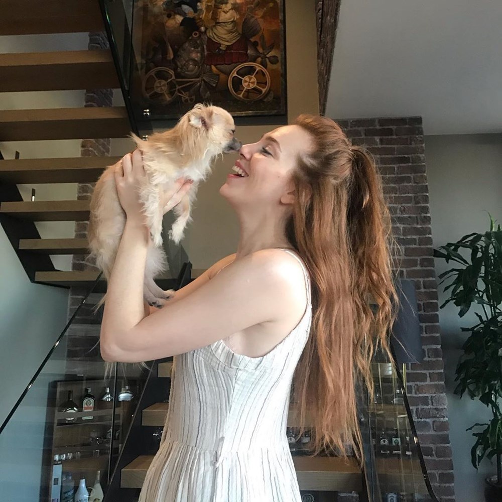 Corona g�nlerinde �nl�lerin ev halleri