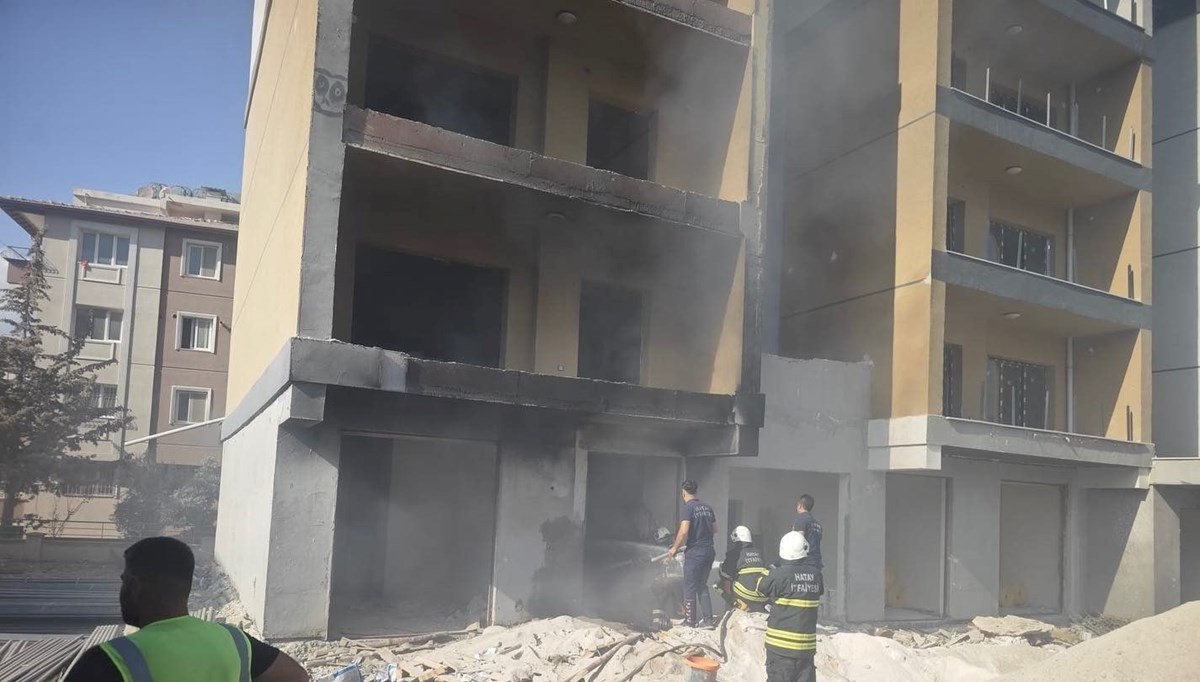 Antakya'da inşaatta korkutan yangın