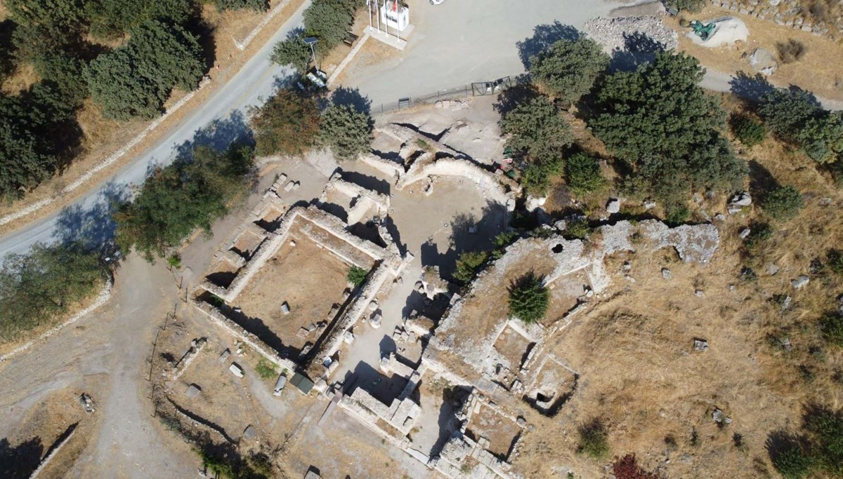Alexandria Troas Antik Kenti'nde, 1800 yıllık mimari yapılar gün yüzüne çıkarılıyor Alexandria Troas Antik Kenti'nde, 1800 yıllık mimari yapılar gün yüzüne çıkarılıyor