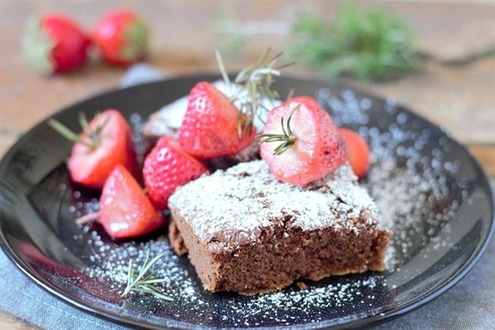 Çikolatalı tatlıların kraliçesi olarak biliniyor: 3 malzemeli browni tarifi - 8