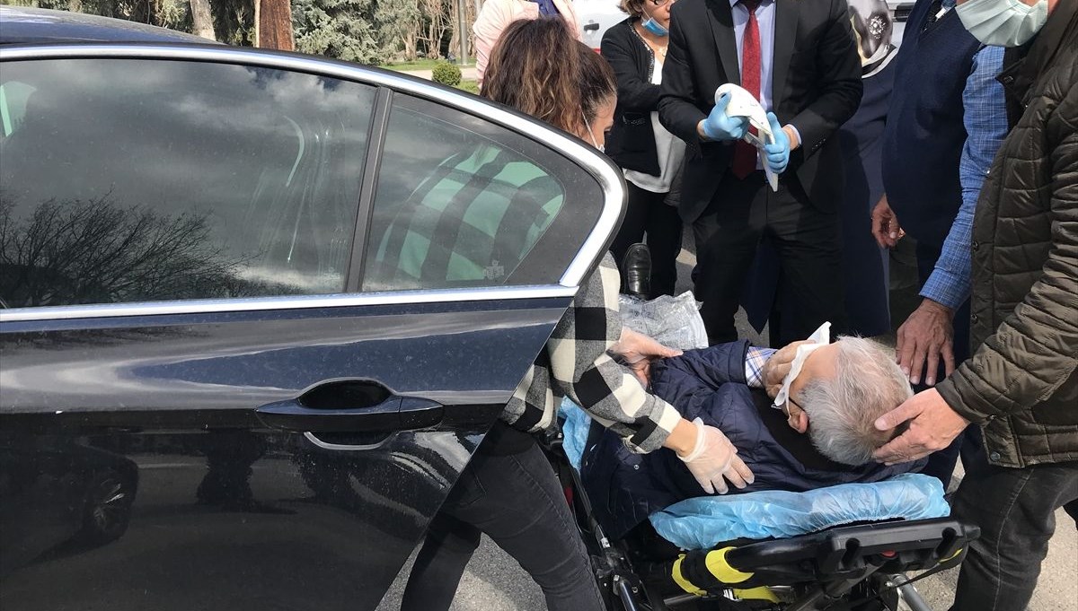 İYİ Parti Ankara Milletvekili Durmuş Yılmaz ve eşi kaza yaptı İYİ Parti Ankara Milletvekili Durmuş Yılmaz ve eşi kaza yaptı