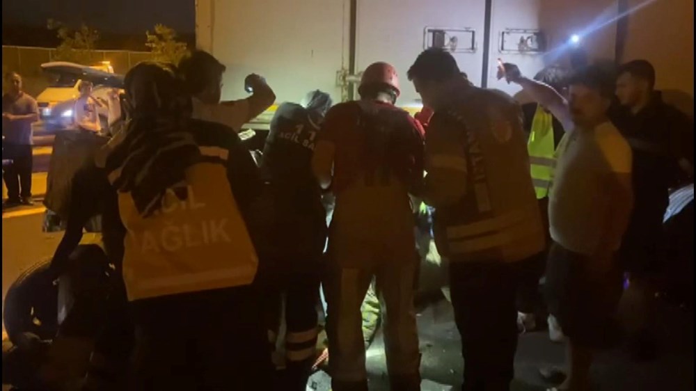 İstanbul TEM Otoyolu'nda feci kaza: 4 çocuk öldü, 4 kişi yaralandı - 6