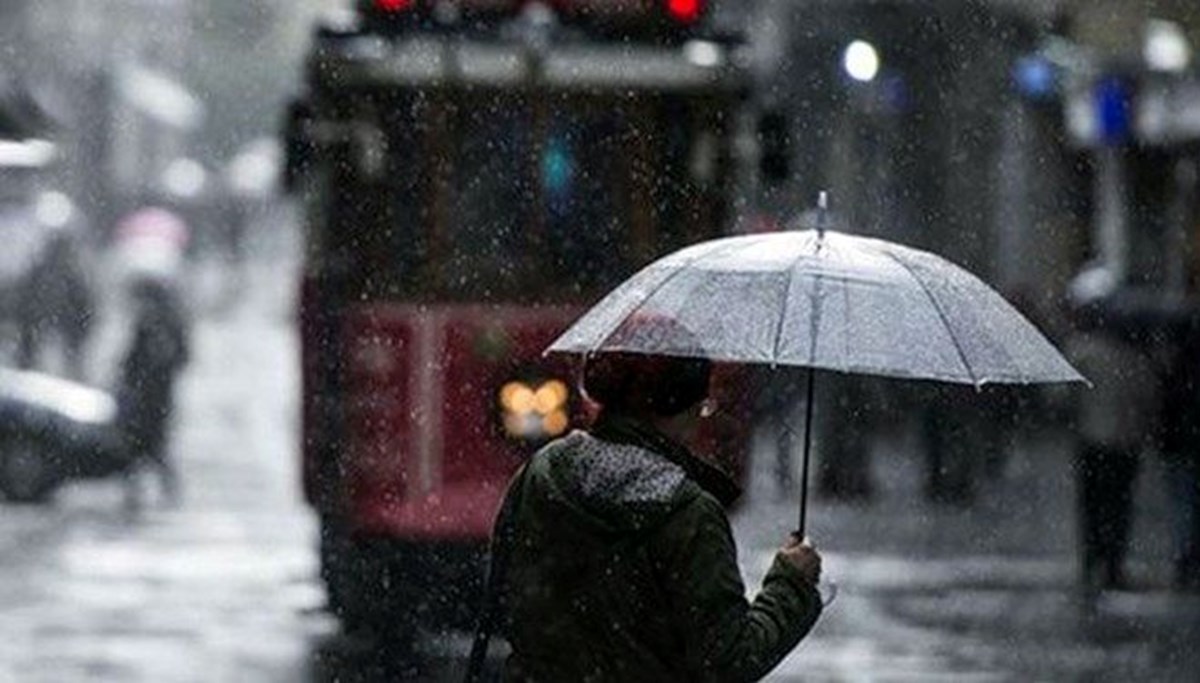 Kar İstanbul’a giriş yaptı: Sıcaklık 12 derece düşecek