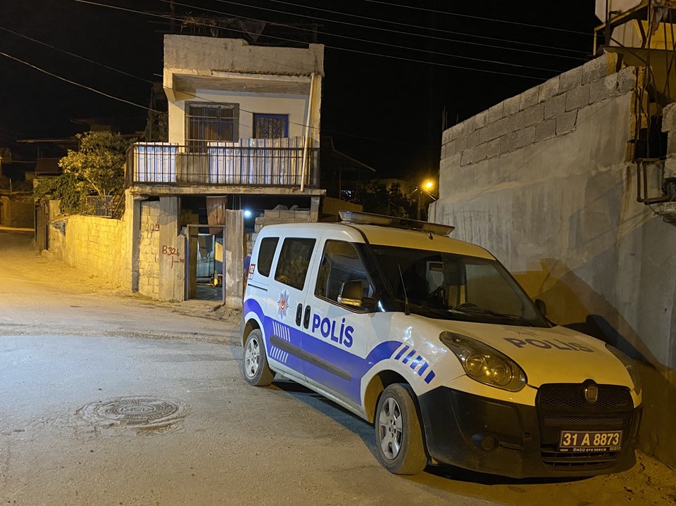 Hatay'da evinde pompalı tüfekle vurulan kadın ağır yaralı - 1