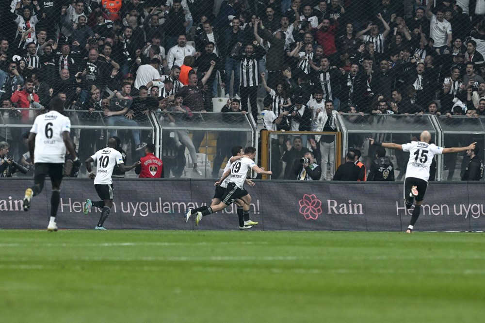 Derbide kazanan Beşiktaş (Beşiktaş-Galatasaray maç sonucu) - 17