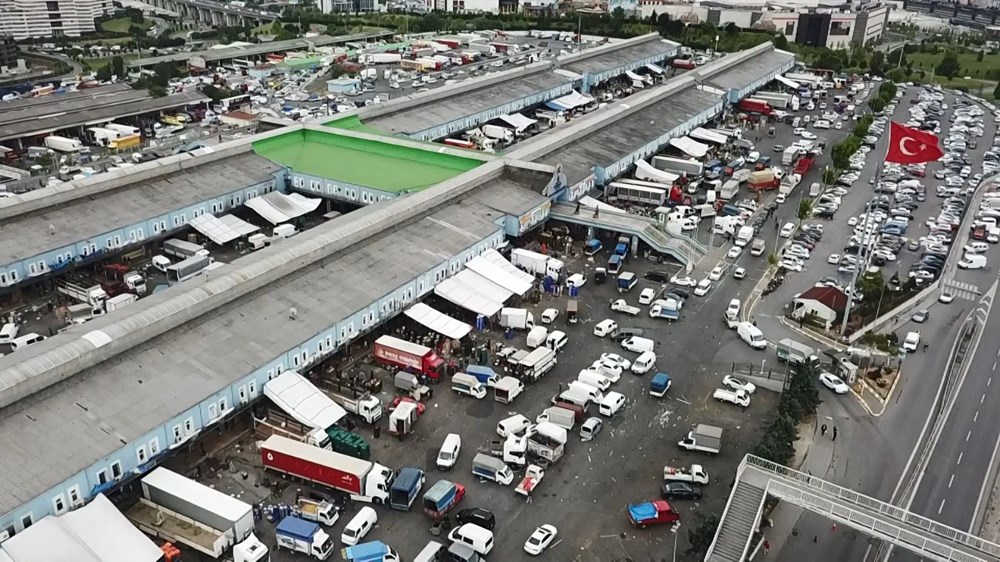 Kısıtlama sonrası Bayrampaşa Sebze ve Meyve Hali�nde yoğunluk devam