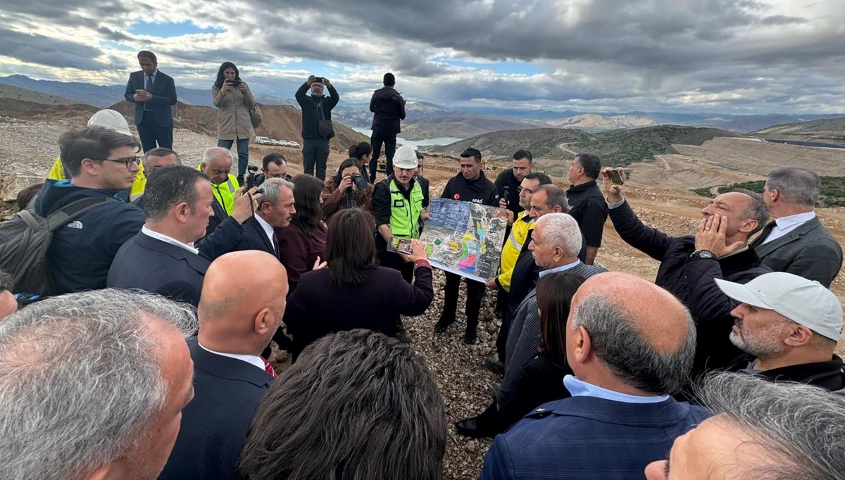 İliç'teki maden faciası: TBMM Komisyon üyeleri maden sahasında incelemede bulundu İliç'teki maden faciası: TBMM Komisyon üyeleri maden sahasında incelemede bulundu