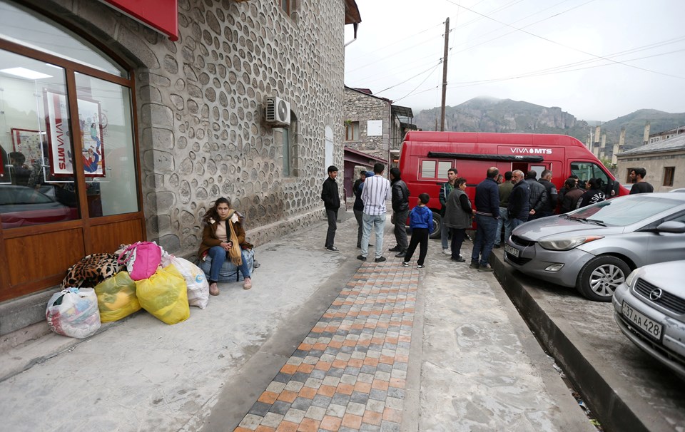 Ermeniler Karabağ'dan ayrılıyor - 1