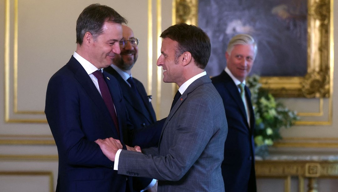 Macron Belçika Kraliyet Protokolü'nü ihlal etti