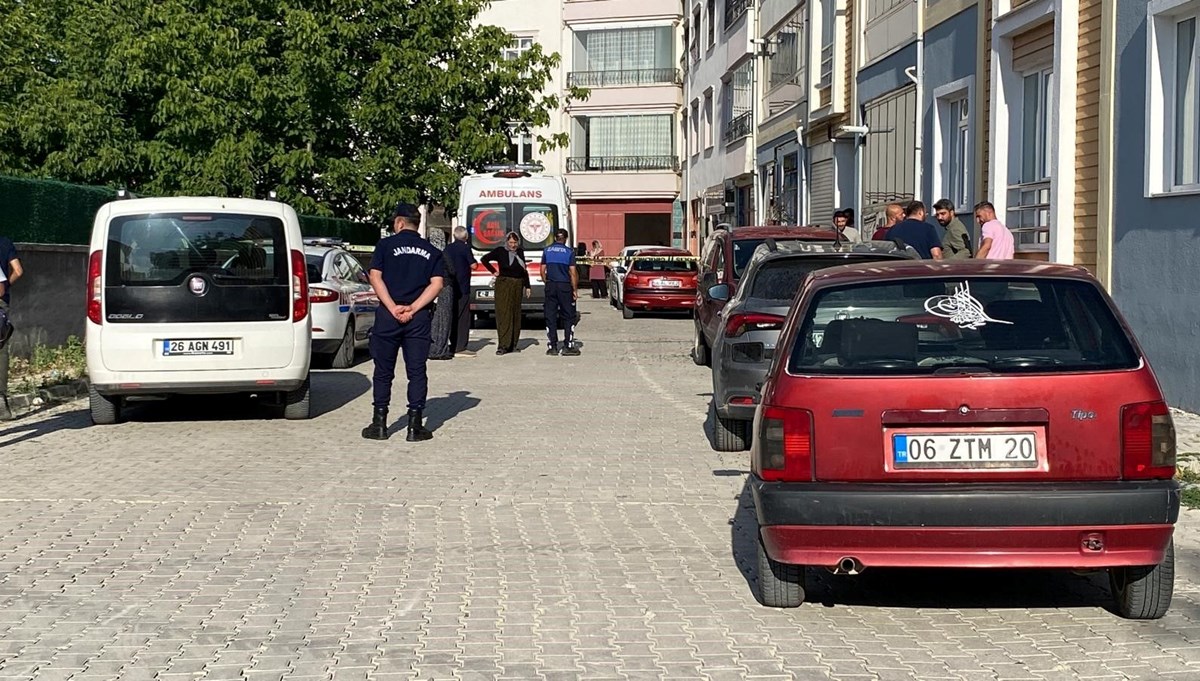 Konya'da evindeki yangının ardından kaybolan kadın ölü bulundu: Annesi ve kardeşi yangında ölmüştü Konya'da evindeki yangının ardından kaybolan kadın ölü bulundu: Annesi ve kardeşi yangında ölmüştü