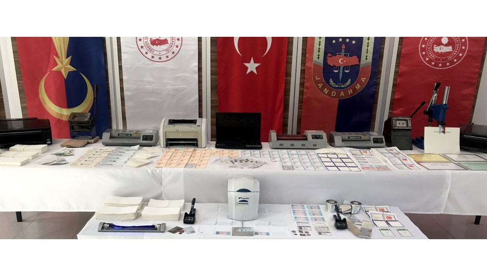 İstanbul'da kalpazanlara operasyon: 3 tutuklama