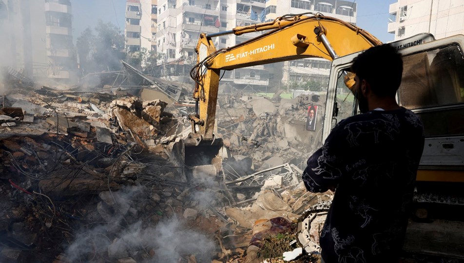 İsrail, Lübnan'da iş makinesini vurdu: 2 kişi yaralandı