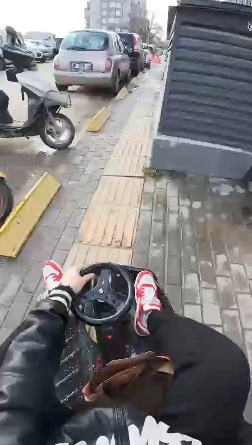 DoLL8221 02K6mFdcF3Onw