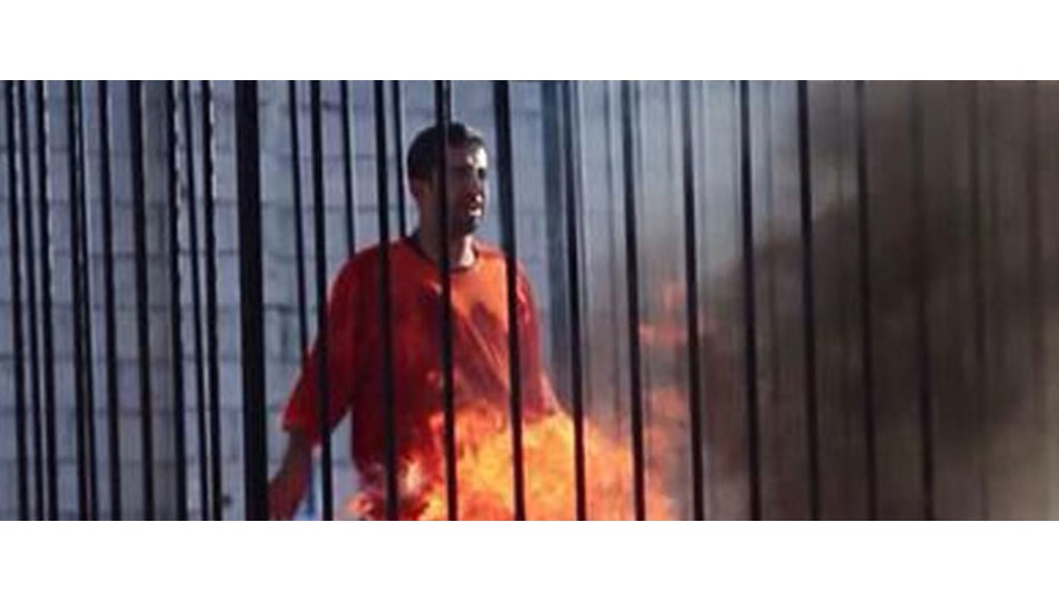 Казнь николаса берга видео. Муаз Юсеф Аль-Касасиба. Муаз Аль-Касасиба сожжение. Муаз Аль-Касасиба казнь.