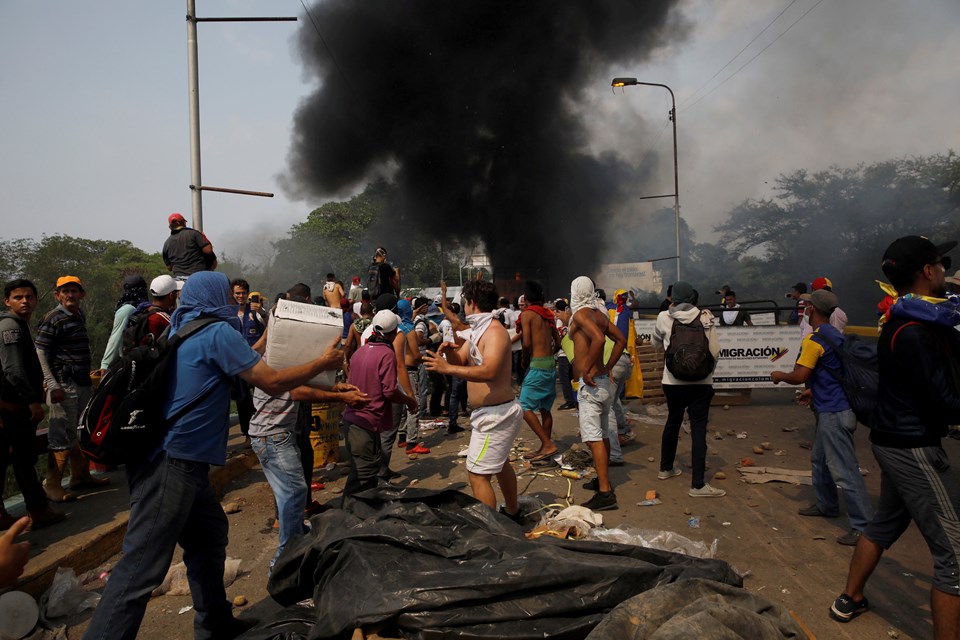 Venezuela'da siyasi kriz derinleşiyor - 1
