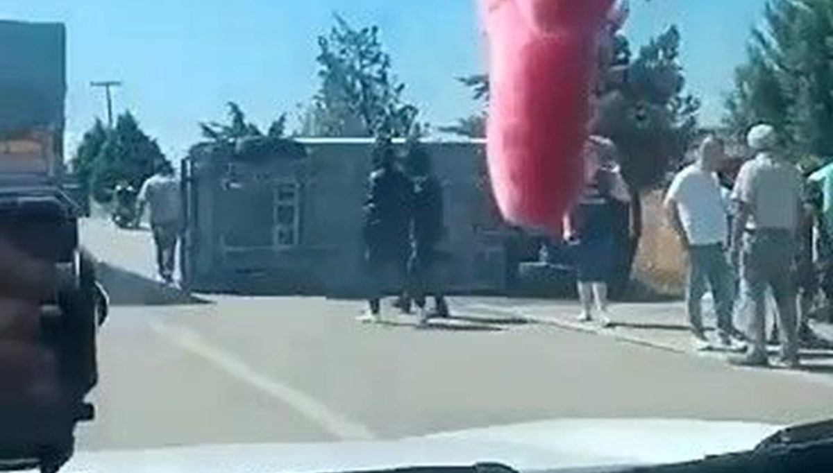 Sürücüsünün hakimiyetinden çıkıp devrildi Sürücüsünün hakimiyetinden çıkıp devrildi