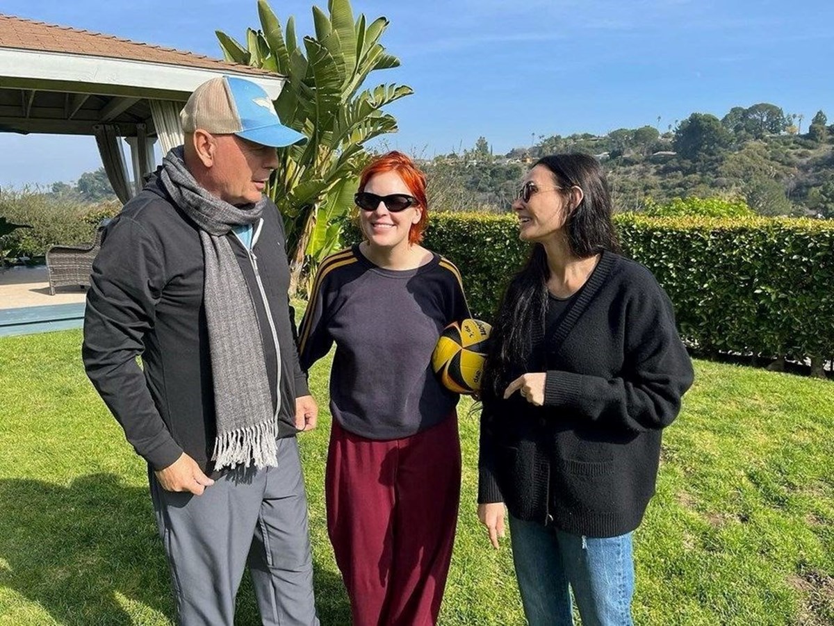 Demi Moore ve kızları, Willis ile sık sık görüşüyor.