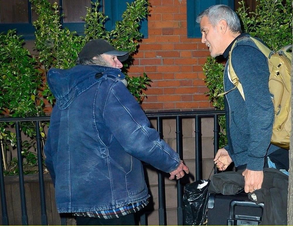 George Clooney evsiz adamdan hediye aldı - 1