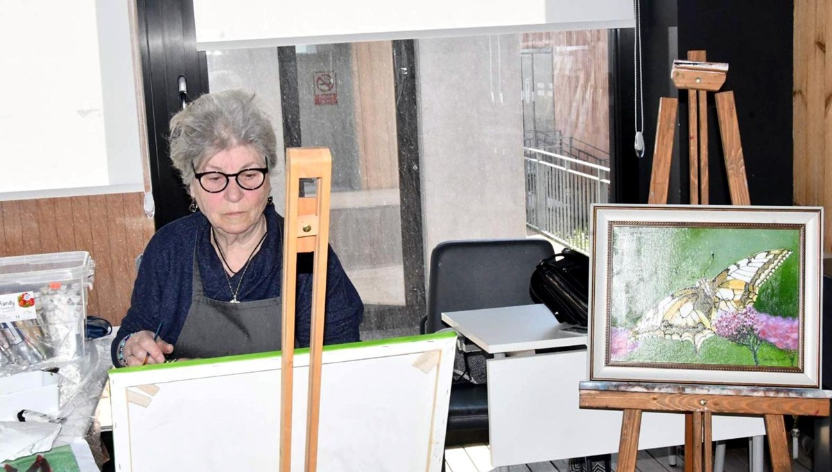 80 yaşında resim yaparak hayata sarılıyor: