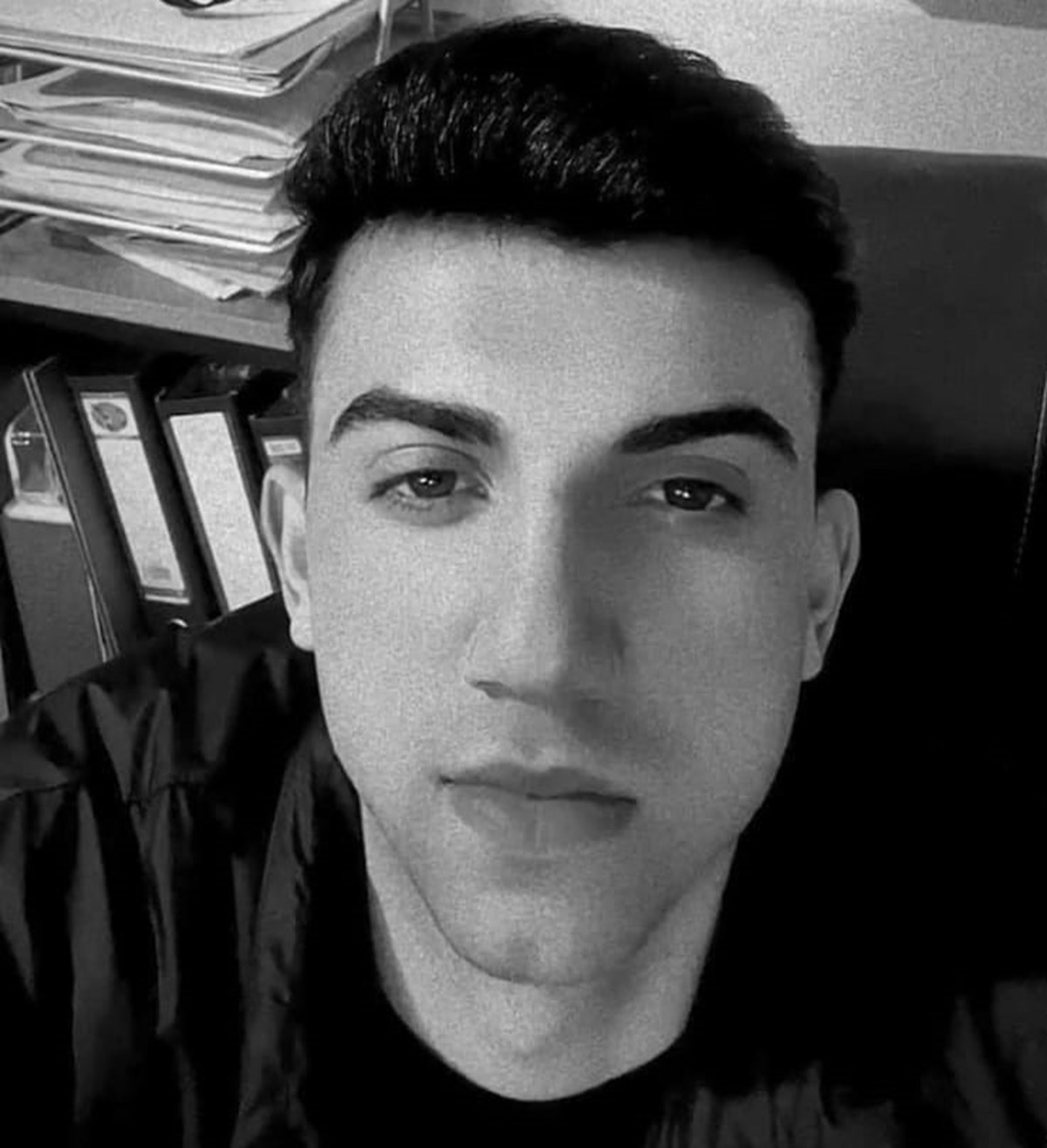 17 yaşındaki Yusuf Demir, uğradığı silahlı saldırı sonucu öldürüldü. 17 yaşındaki Yusuf Demir, uğradığı silahlı saldırı sonucu öldürüldü.