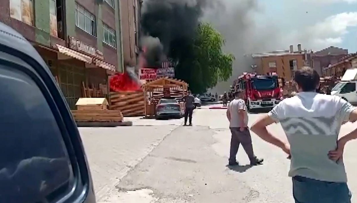 Ankara'da iş yerleri alevleri aldı