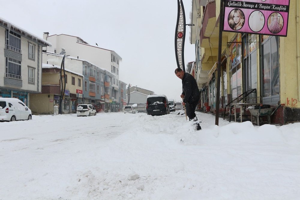 Doğu’da kar esareti: 1070 köy yolu ulaşıma kapandı - 12