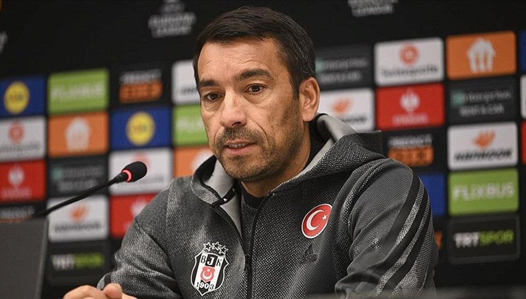 Beşiktaş'ta Van Bronckhorst ile yollar ayrıldı