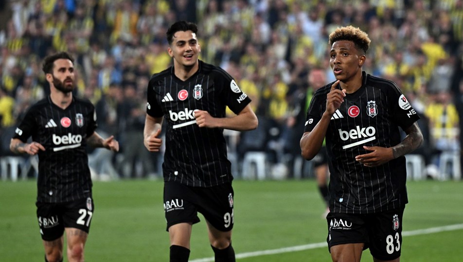 Şampiyonluktan erken kopan Beşiktaş, derbilerde üstünlük kurdu