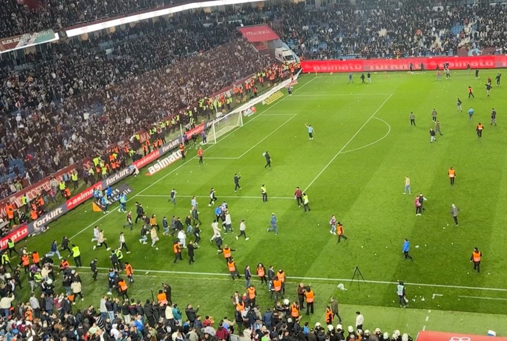 Trabzonspor - Fenerbahçe maçının ardından çıkan olaylar Avrupa basınında - 8
