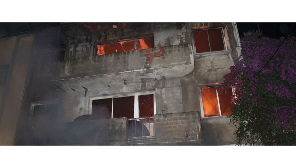 İzmir�de mobilya atölyesinde yangın NTV İzmir�de mobilya atölyesinde yangın NTV