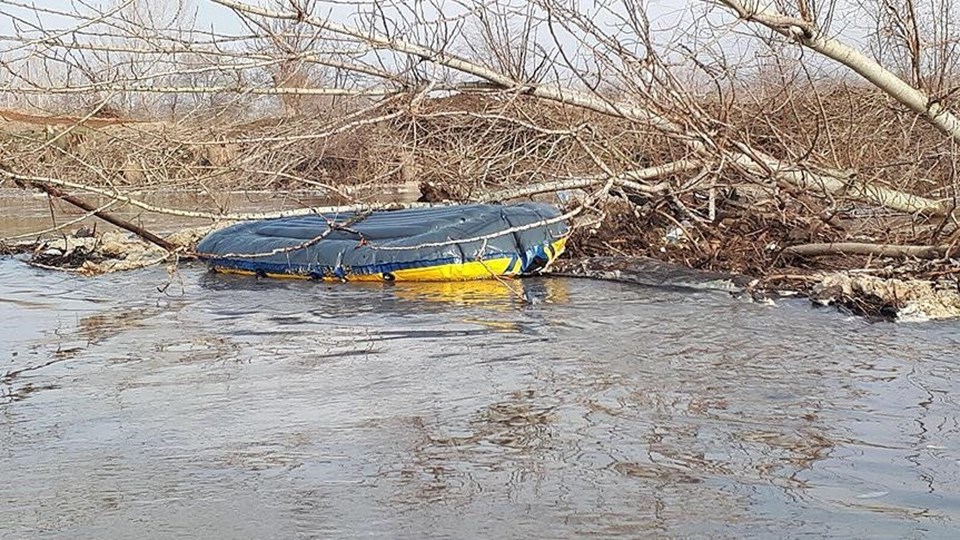 Kaçakları taşıyan bot Meriç Nehri'nde alabora oldu: 3 ölü - 1