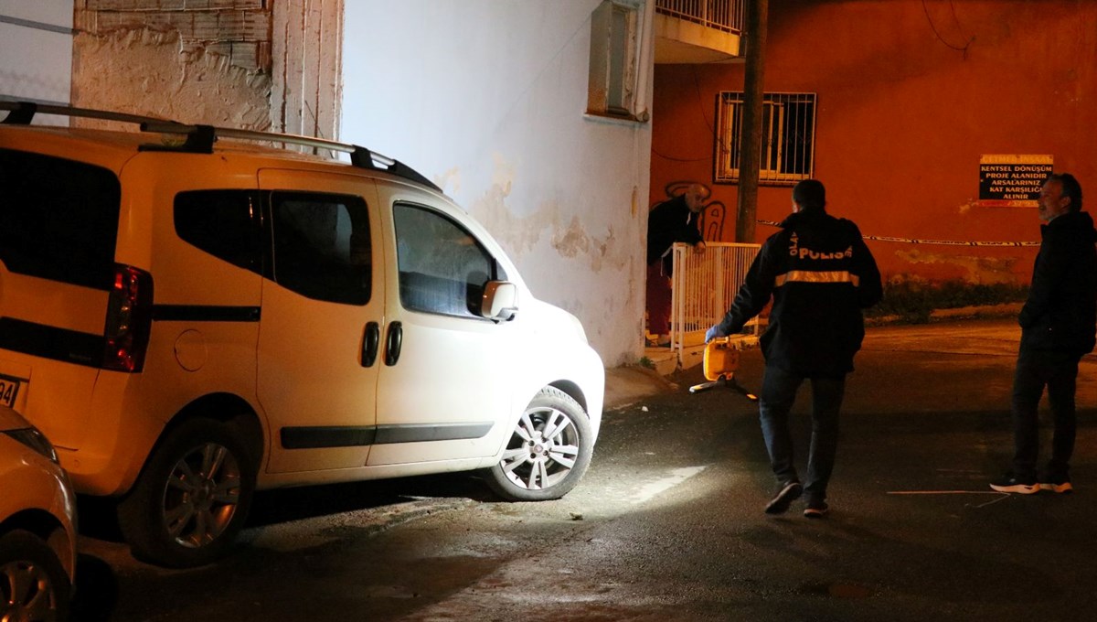 Eski kız arkadaşının evine molotof attı Eski kız arkadaşının evine molotof attı