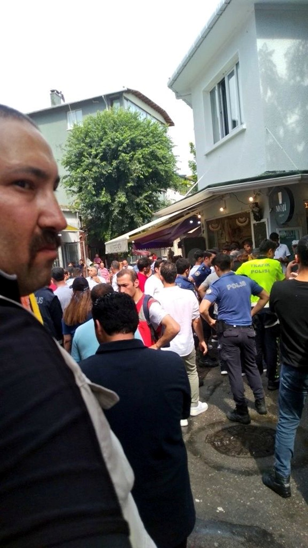 Büyükada'da tekme ve sopalar havada uçuştu! İki grup birbirine girdi, yaralılar var - 3
