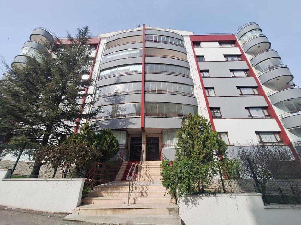 Ankara’da vahşet: Eşini öldürdü, kendisini engellemek isteyen oğlunu yaralayıp 4’üncü kattan atladı - 4